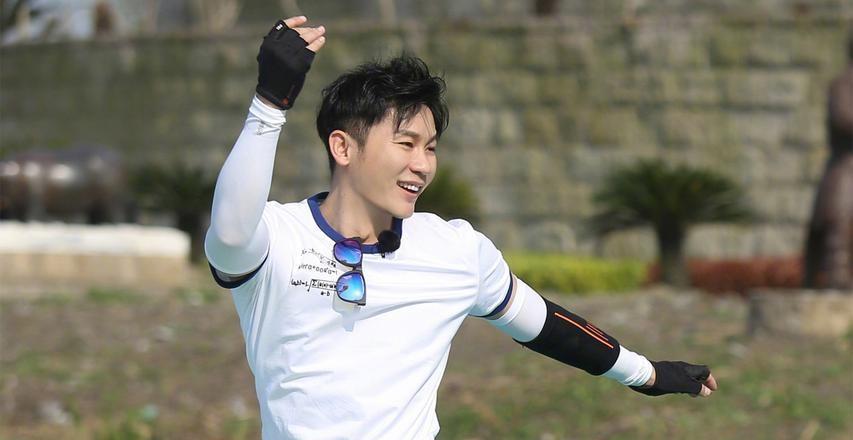 冯小刚怒骂李晨“滚出娱乐圈”,李晨霸气回怼让冯小刚瞬间哑口无言