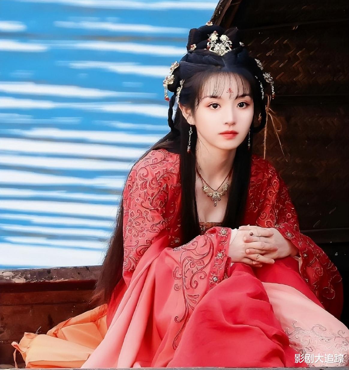 继《一念关山》后，刘宇宁再接古装，搭档萌妹田曦薇上演疯批质子