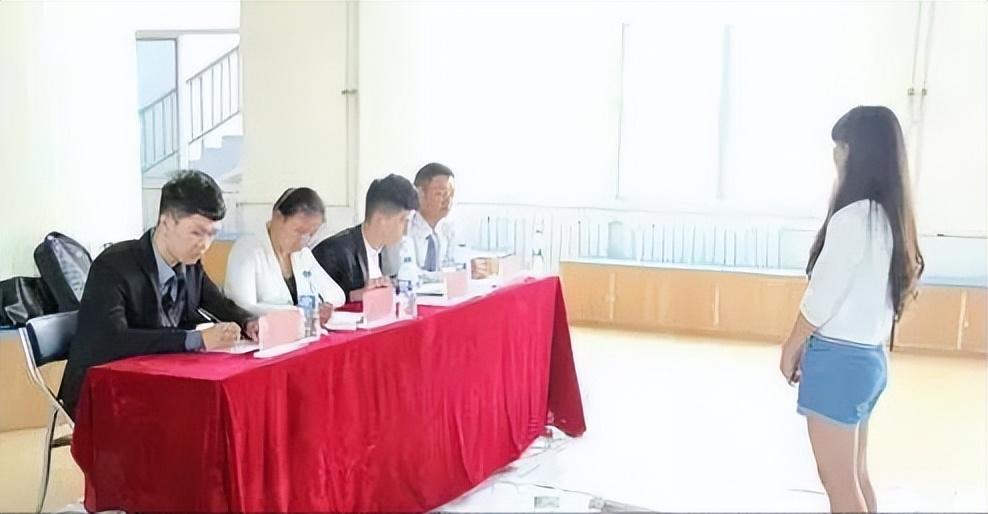 深圳市|深圳流浪女：我本科毕业皮肤白皙，宁可翻垃圾桶为生，也绝不上班！