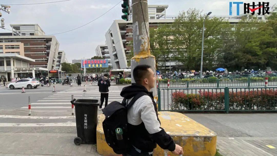 短发|苹果代工厂辉煌不再：曾经返费过万，如今低至三四百元