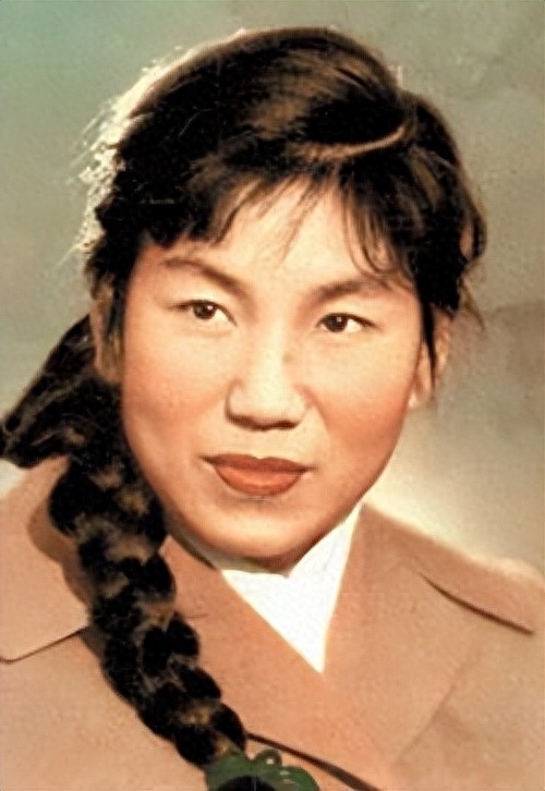 一句台词识破潜伏间谍，赵丽蓉去世23年后，多家官媒仍发文缅怀