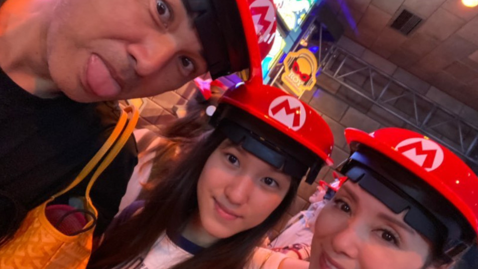 林文龙一家三口同款打扮一起参加活动 女儿是越来越像妈妈郭可盈