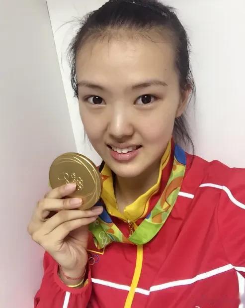 不喜欢张常宁的球迷和观众,对宝宝在当打之年不复出打球,而是以现役