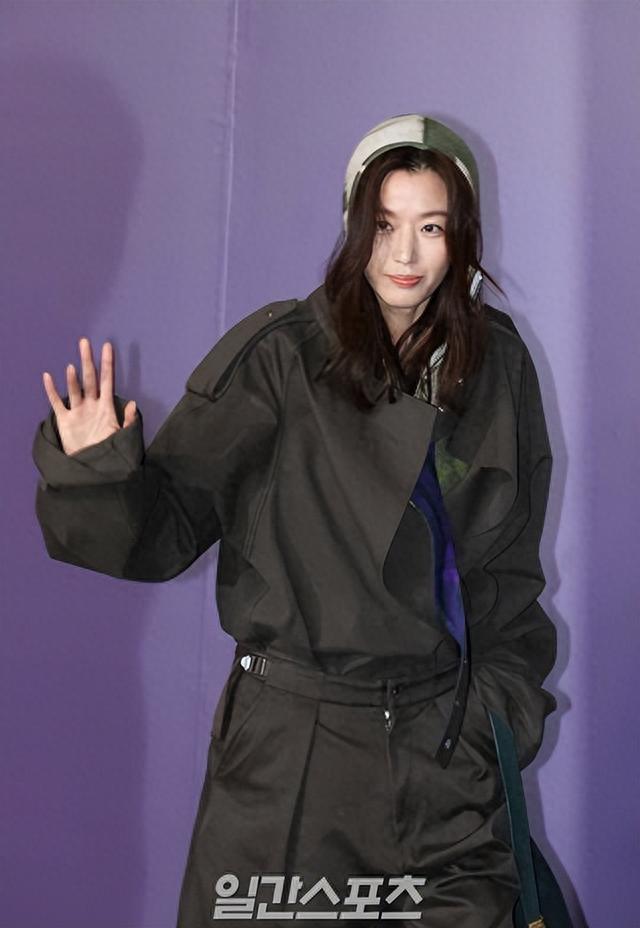 全智贤“接地气”近照!我小学她长这样,我大学她还长这样