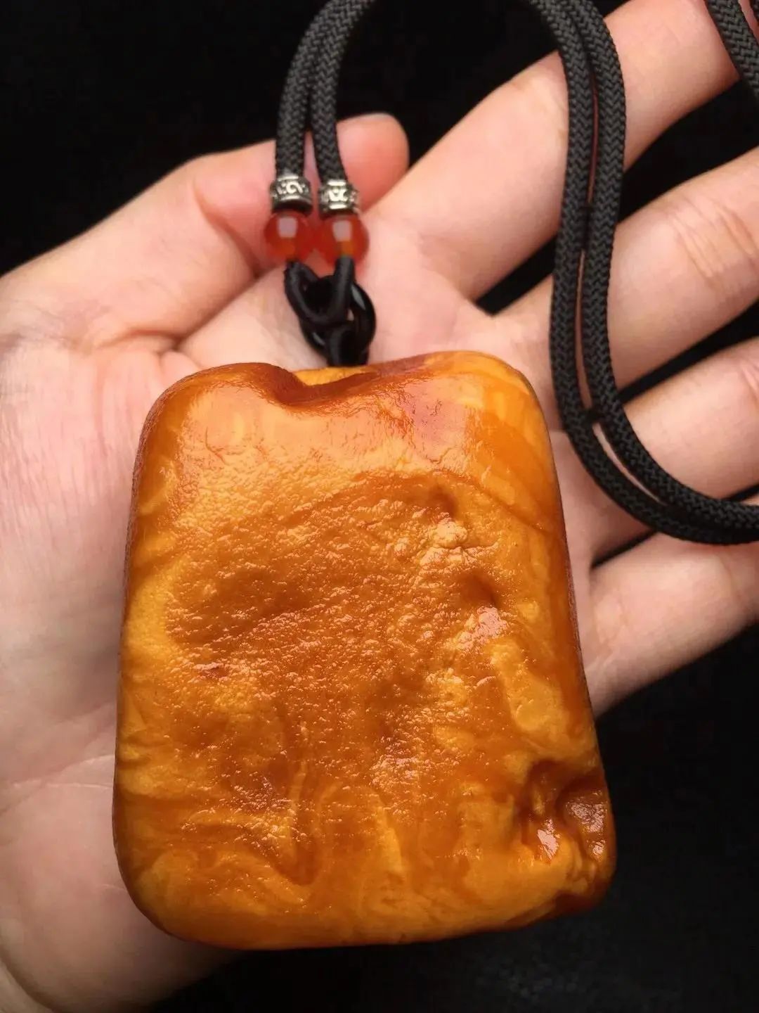 蜜蜡|聊聊带皮的蜜蜡