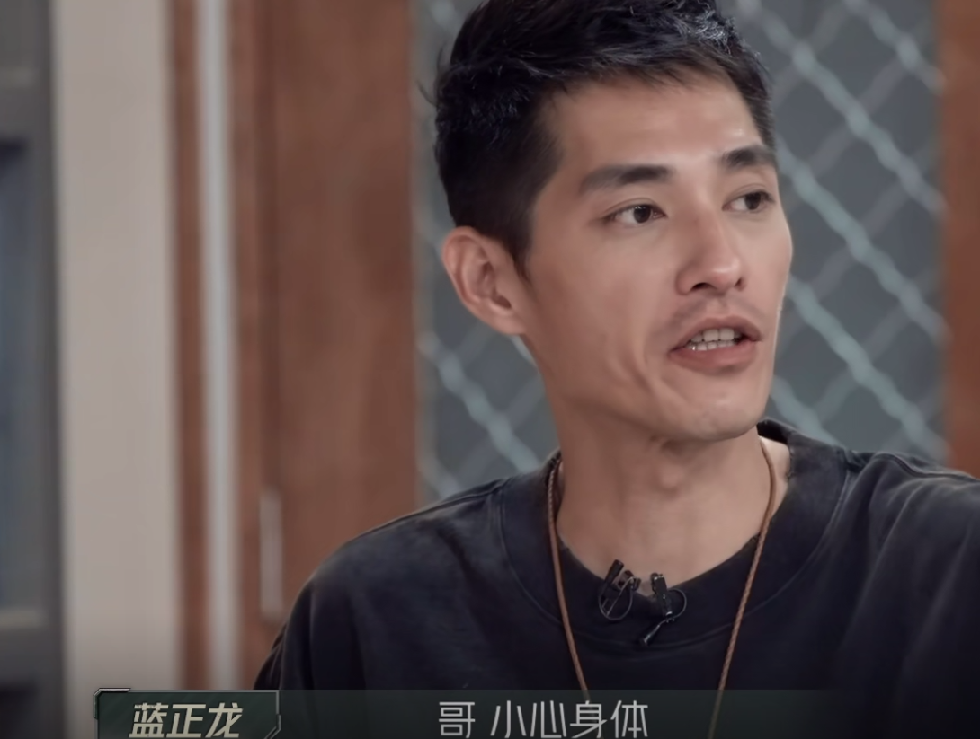 林志颖公开车祸后遗症，脸上有20个钛合金点，唐禹哲帮他捶背按摩