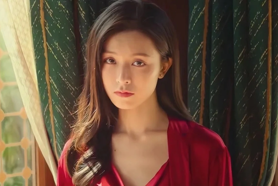 34岁文咏珊婚变再起波澜,疑和老公当街吵架,生图状态引争议