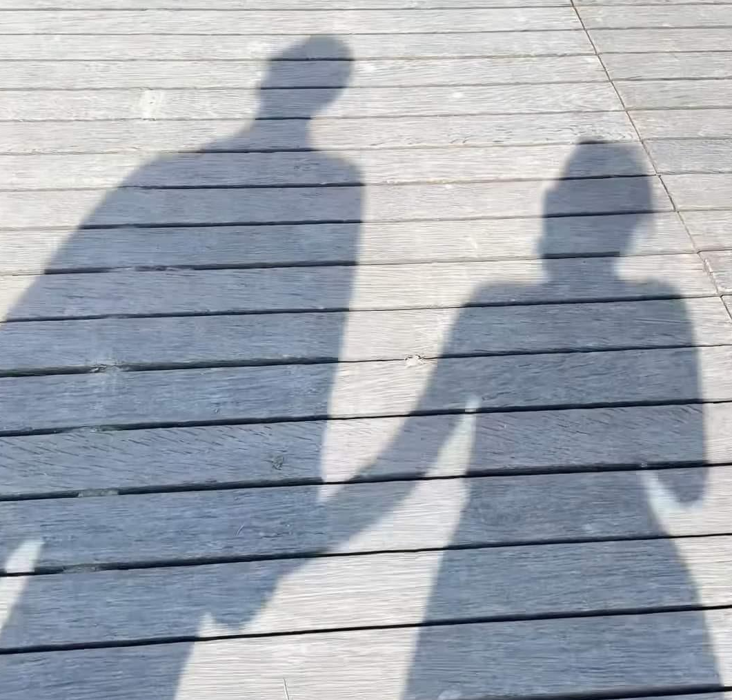 马国明回应汤洛雯黑脸事件:她很开心,只是排队太久