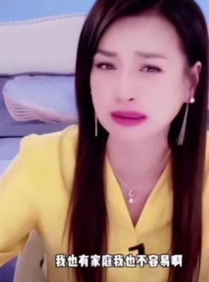 把假货当真的卖,粉丝不买张口就骂,这几位的吃相太难看