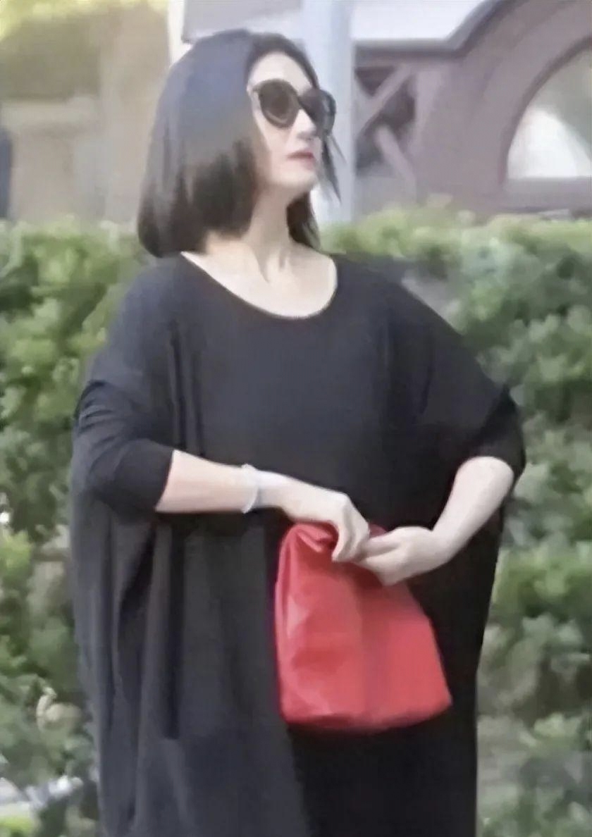 报应！大S走出家门复出捞金，具俊晔软饭硬吃，两人大势已去真穷了