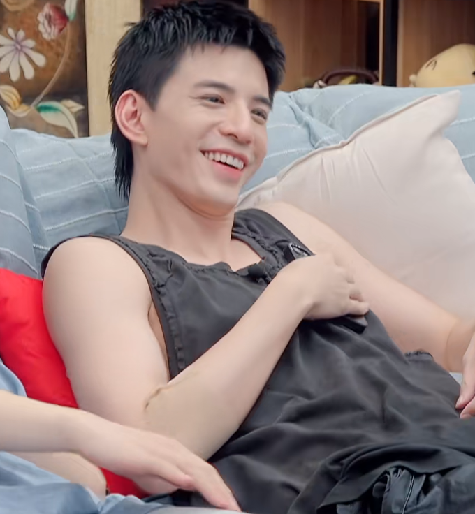 “单亲爸爸”林柏叡带女儿上节目，31岁未婚生女！住所拥挤显邋遢