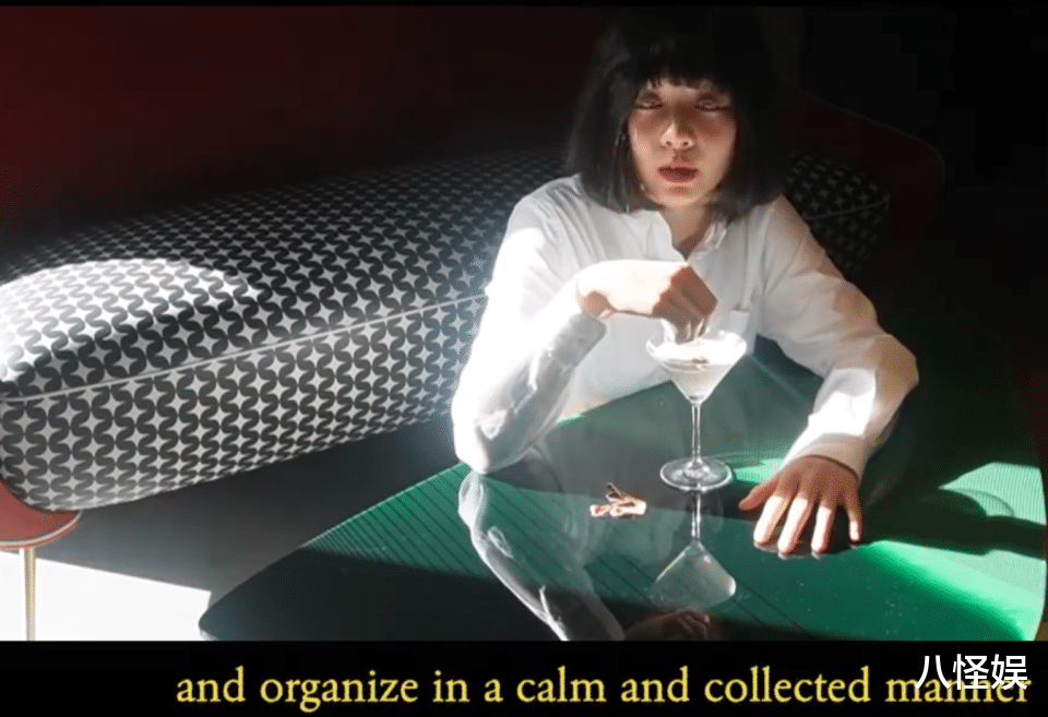 黄磊女儿多多盛装出席班级舞会,浓妆艳抹不像本人,小细腰太抢镜