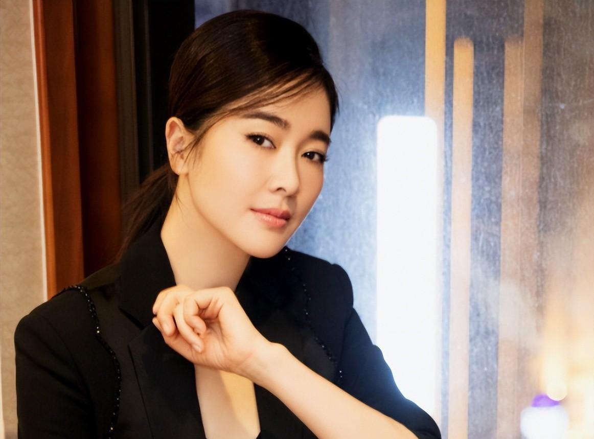 曾迷倒王志文，又与陈道明传过绯闻，如今46岁的她归来“杀疯了”