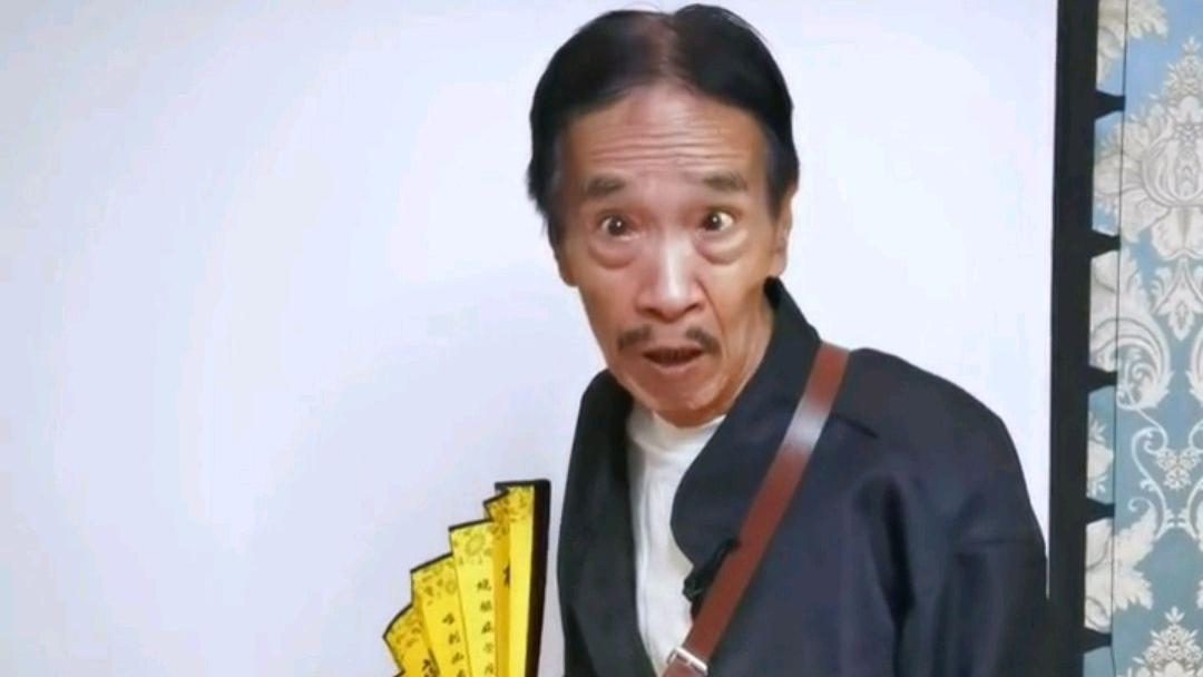 颜冠英|77岁颜冠英再扮“贾队长”，与邻居演名场面，旧搭档熊伟不见踪影