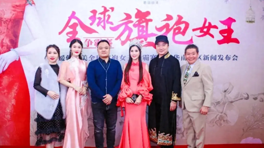 《新闻女王》发布会：佘诗曼马国明互呛展现演技与默契