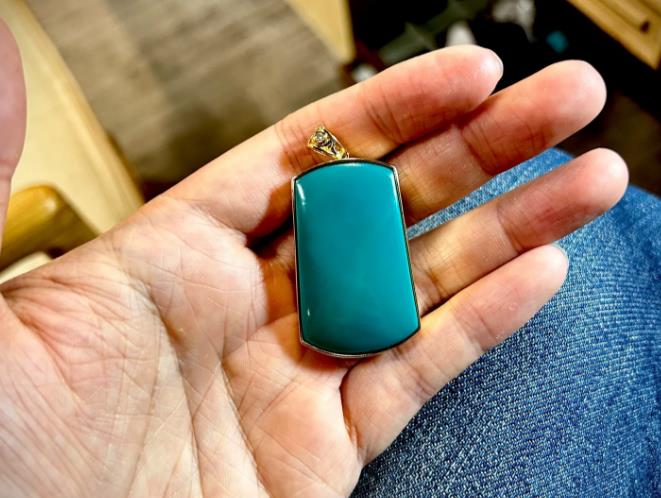 绿松石无事牌，随着原石上的限制，已经成为了松石圈的传说