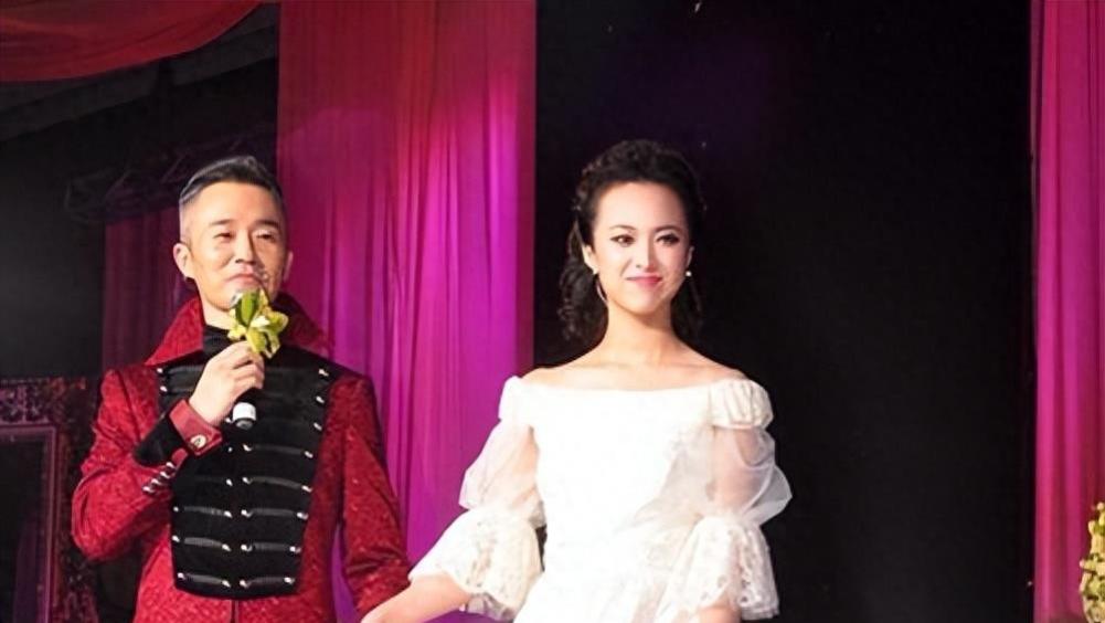 程雷和妻子王萌萌的感情，虽年纪相差18岁，但依旧甜蜜如初