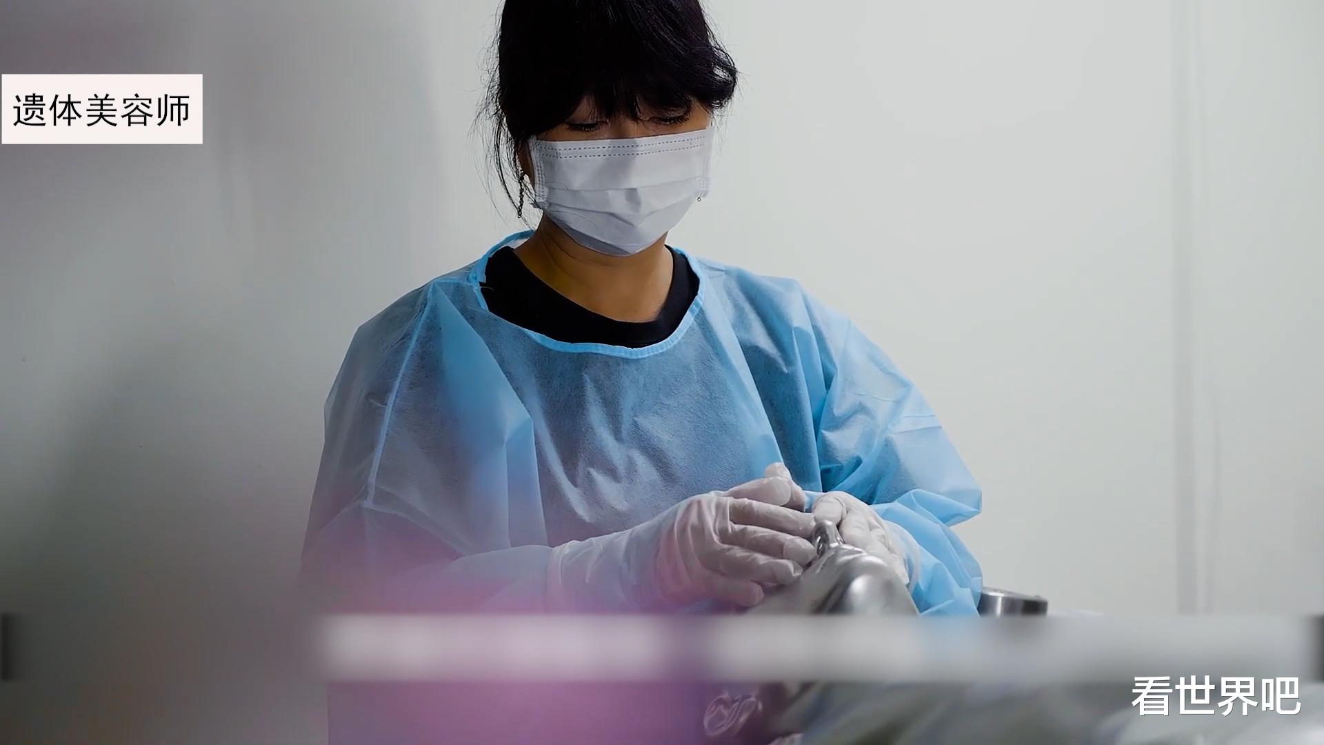 夏洛特公主 遗体美容师20年修复上万遗体，从不主动和人握手，最怕“泡水尸”
