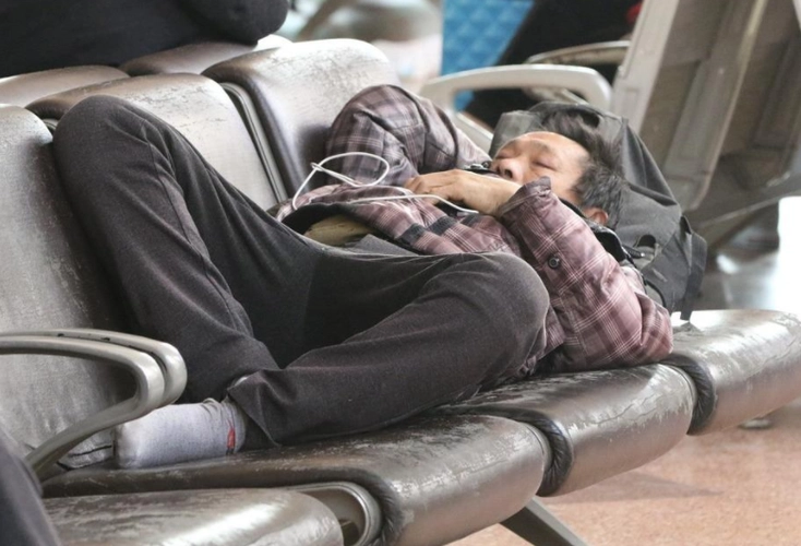 许多|压榨、通胀、萧条:美国年轻打工人躺平的真相