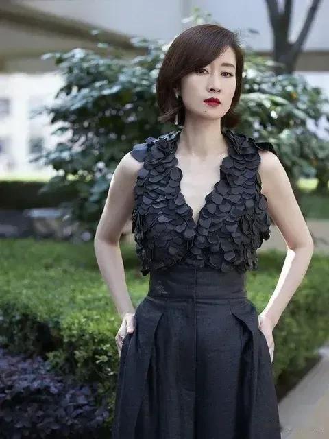 刘敏涛|46岁刘敏涛,人到中年华丽转身迎来事业巅峰