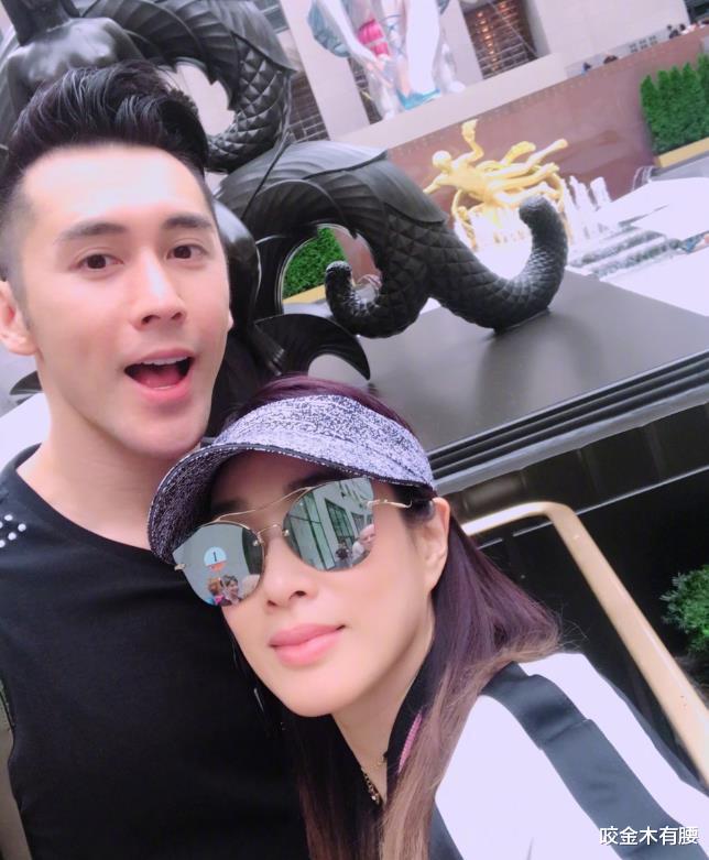 钟丽缇现身苏州商演捞金，身材雍容似发福不少，演唱卖力青筋暴起