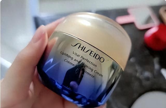 超热门的面霜推荐:令肌底丰盈水分,肌肤由内而外焕发年轻光彩!