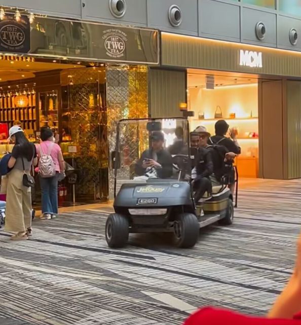 王大陆新女友疑似曝光,搭同一班飞机回台北,女方容貌不输蔡卓宜