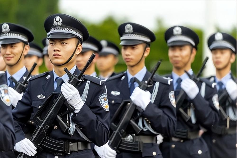 在16年河北一位美女遭绑架,美女向劫匪提出三个问题,绑匪顿时跪地痛哭