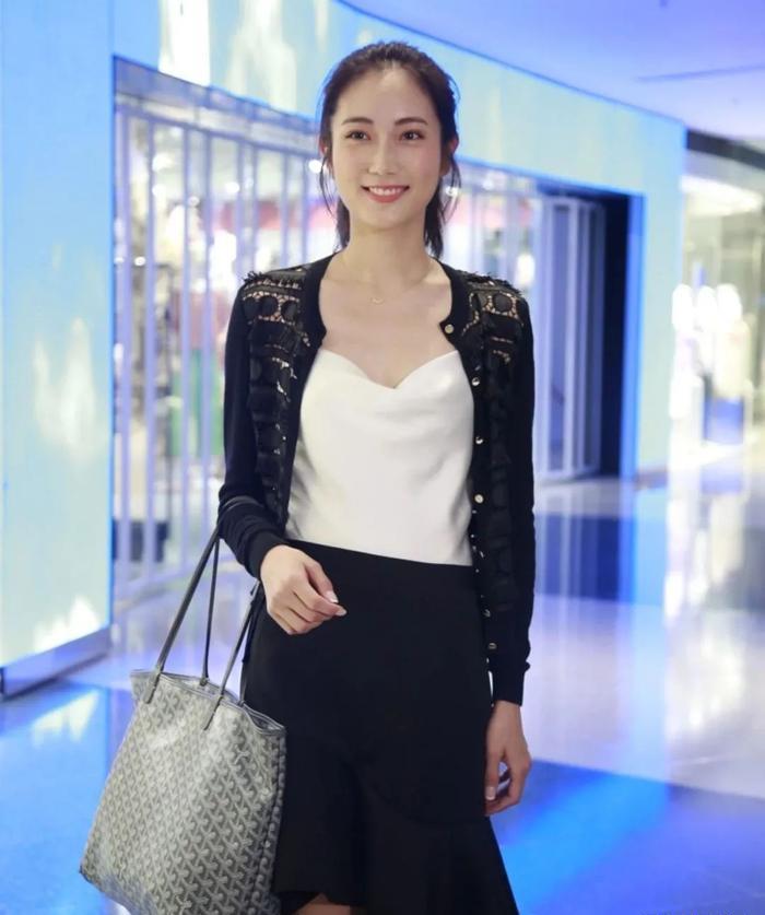 TVB新一轮逃亡潮?两位女神级主持被指狂推工作,等时间到约满离巢