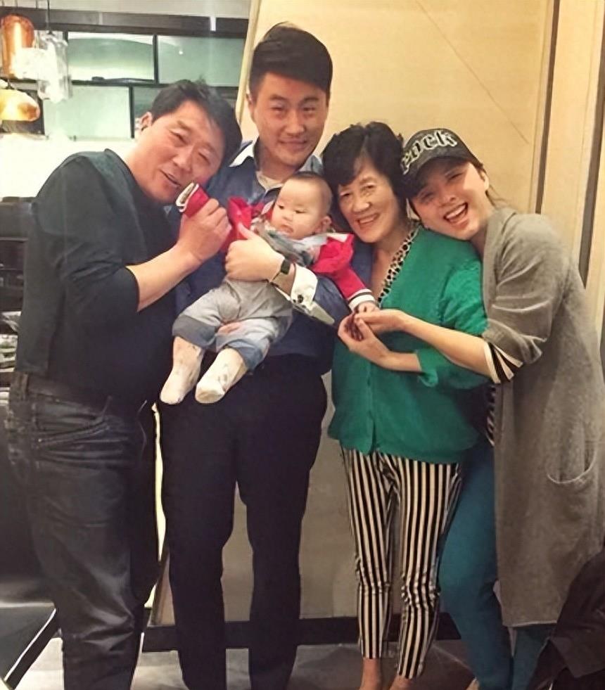 “傻姑”黄小蕾:被杜淳狂追,38天闪婚闪孕,被迪士尼“封杀”了