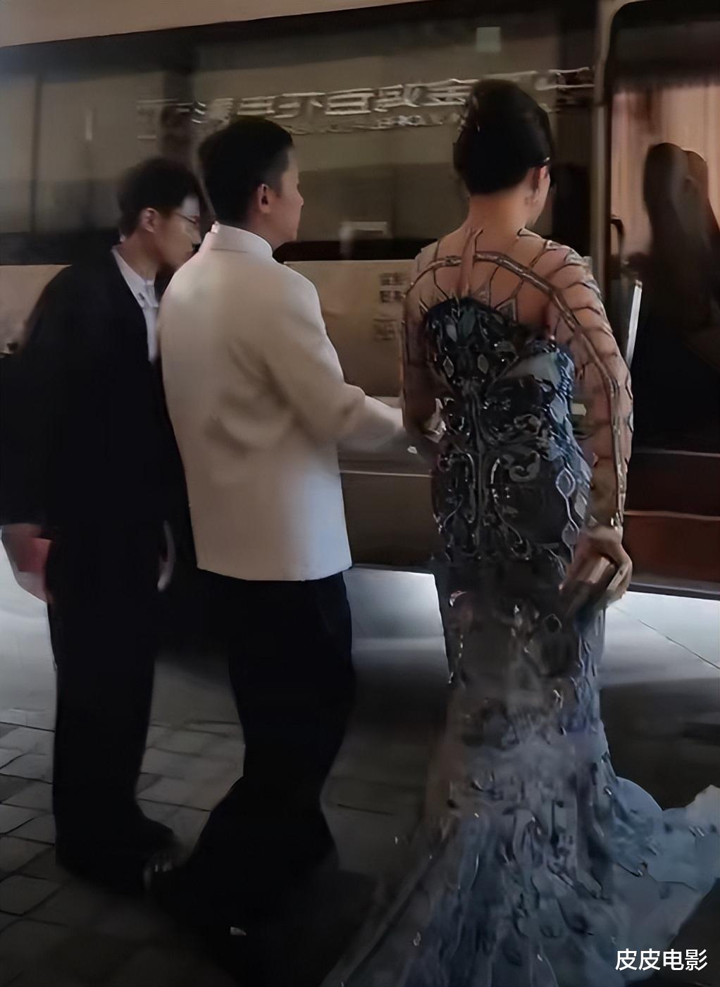 这一夜,袁泉气质出圈,殷桃女人味十足,何赛飞咬嘴唇可爱