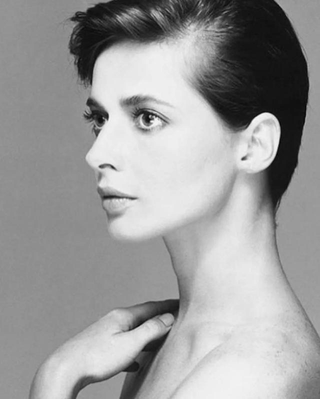 宇宙最美星二代:下海、退圈、养鸡