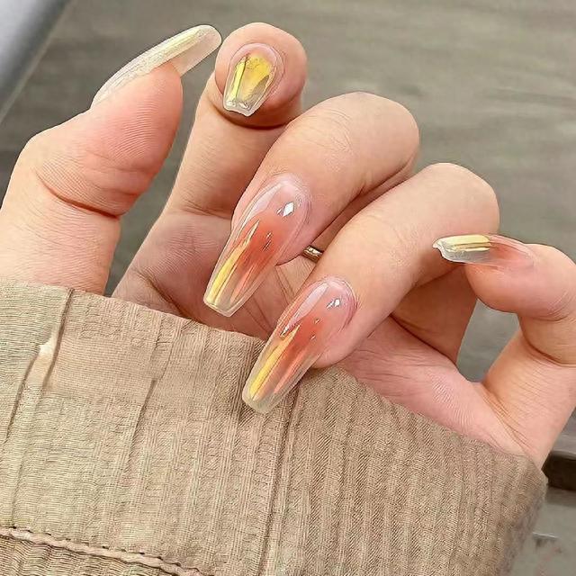 高贵显白美甲：金棕色YYDS--秋季美甲推荐