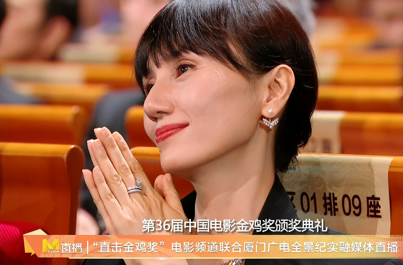 金鸡奖精彩“微表情”：殷桃没拿奖瘪嘴苦笑，王一博满脸不高兴