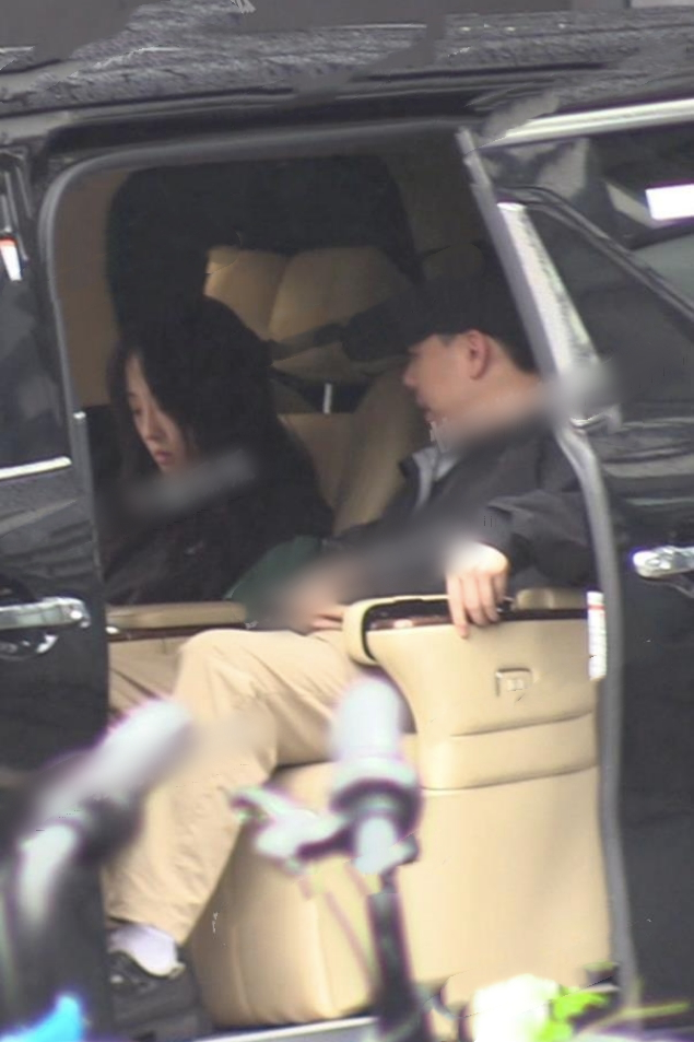 胡彦斌|胡彦斌疑与助理谈恋爱,女生正脸曝光,两人吃饭约会连续多日同回家