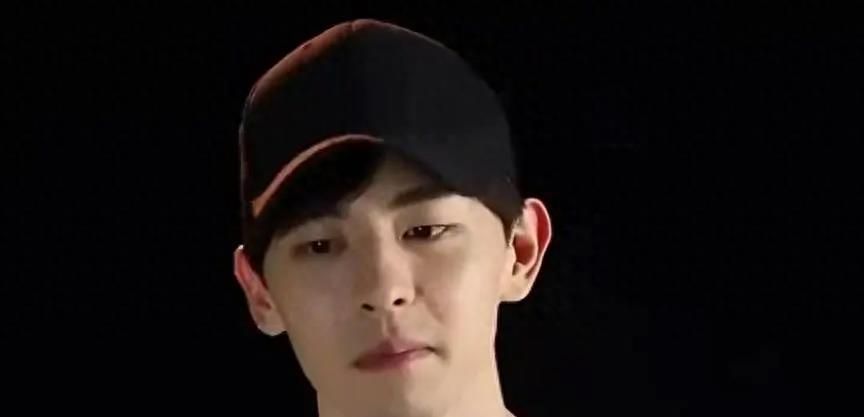 邓伦:注销工作室彻底告别娱乐圈,准备转行打螺丝做回普通人