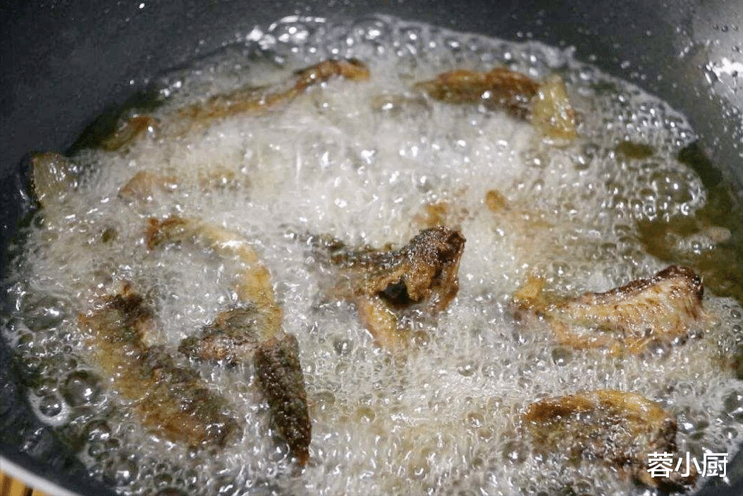 美食教程|人老腿先衰？建议 50岁后，少喝牛奶多吃4物，走路有劲，安稳度伏