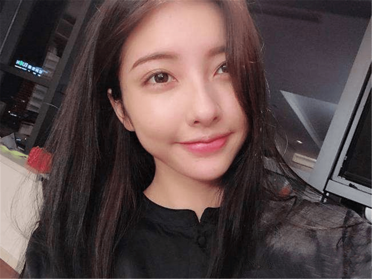 豆得儿近照曝光,最美女友离开王思聪颜值不在,脸部浮肿无少女感