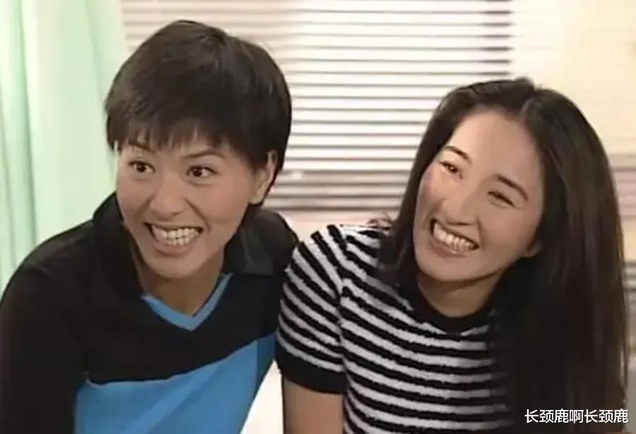 “陀枪师姐”滕丽名晒照感谢老公疼爱,曾与魏骏杰恋爱九年遭抛弃