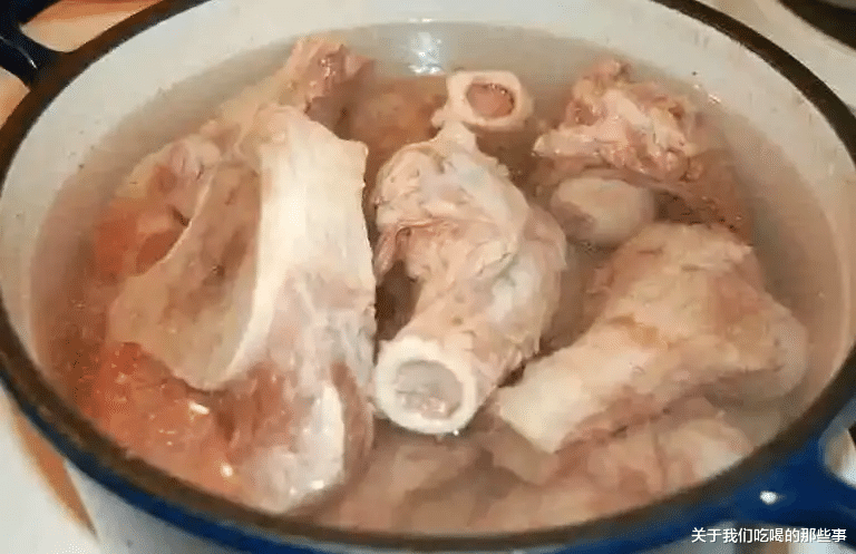 调料|炖骨头汤,只放3种调料就够了,出锅汤汁奶白香浓,没腥味不油腻