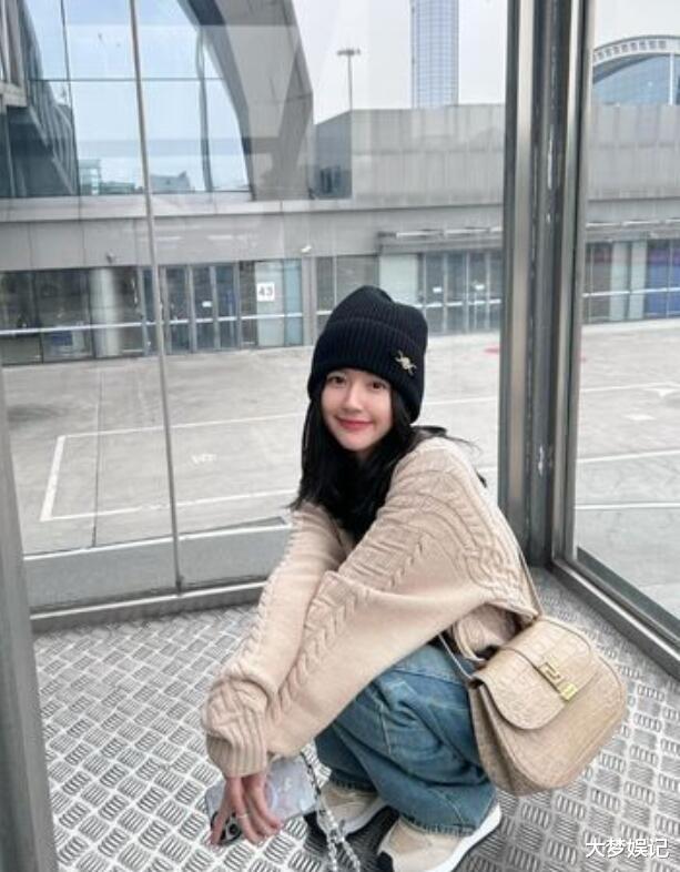 赵露思剪短“黑发新造型曝光”！狂吸60万人围观，网友：近年最短