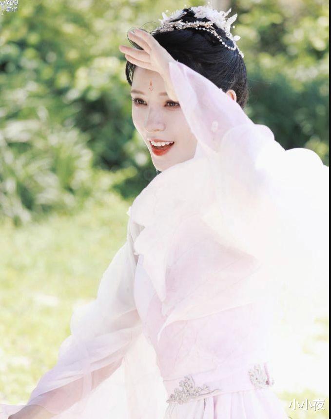 张予曦《斗罗大陆2》杀青照曝光,甜美笑容迷人动人