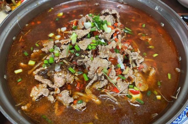 广西|四川女子远嫁广西,五一做一桌菜,婆家人却不领情:饿急眼也不吃