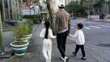 趁火打劫成功！汪小菲今日接娃回京，S妥协丢最后王牌，他解脱了