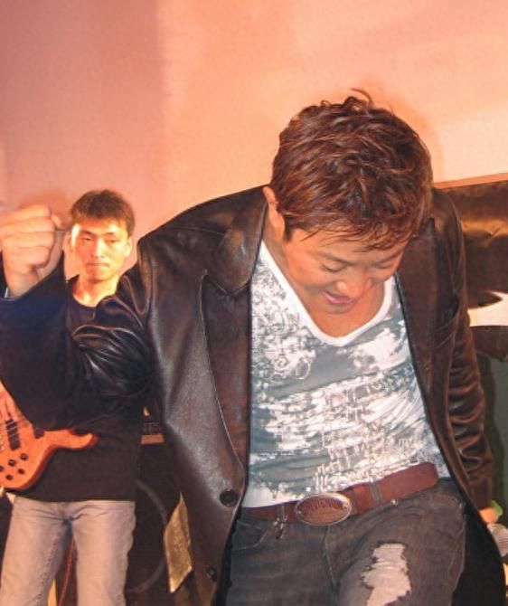 曝料!知名歌手被爆料玩弄感情,花心?猛戳查看惊爆截图!