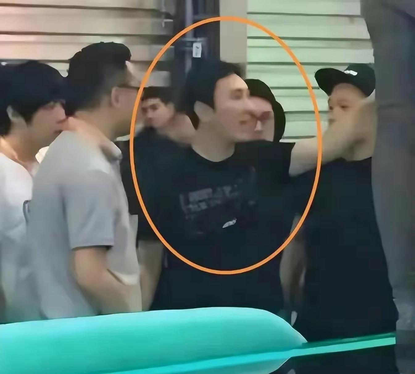 王思聪|王思聪夜店疑打人，用力抓住美女头发表情狰狞