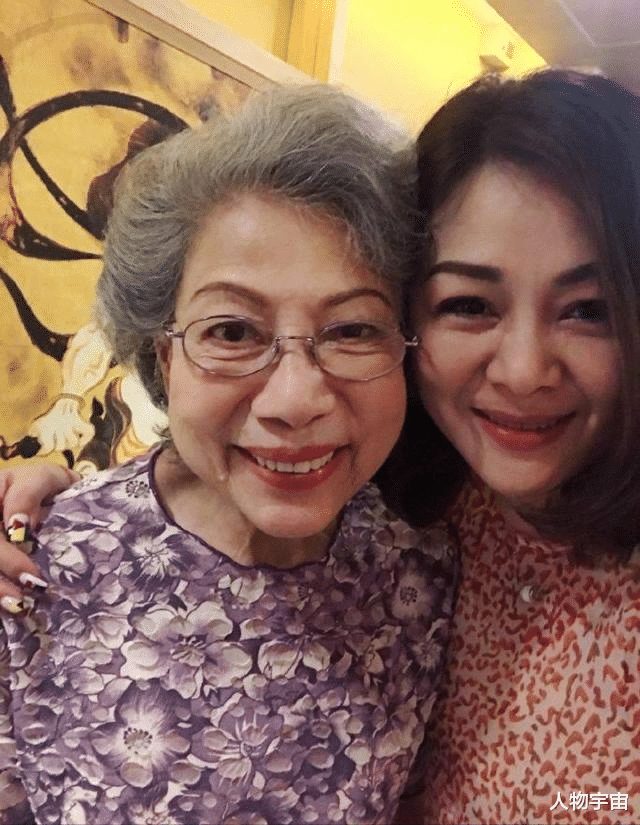 她是郭富城初恋，缩水版关之琳，激流勇退上海做服装生意，容颜已改