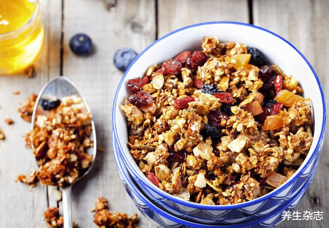 小米粥|常喝小米粥,有助于散结?提醒:若想养护甲状腺,2种粗粮要忌口