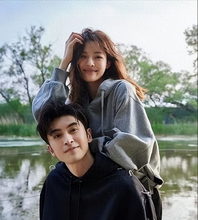 她被冯小刚捧红,成龙接着捧,洪金宝准备捧,为何大佬都偏爱她?