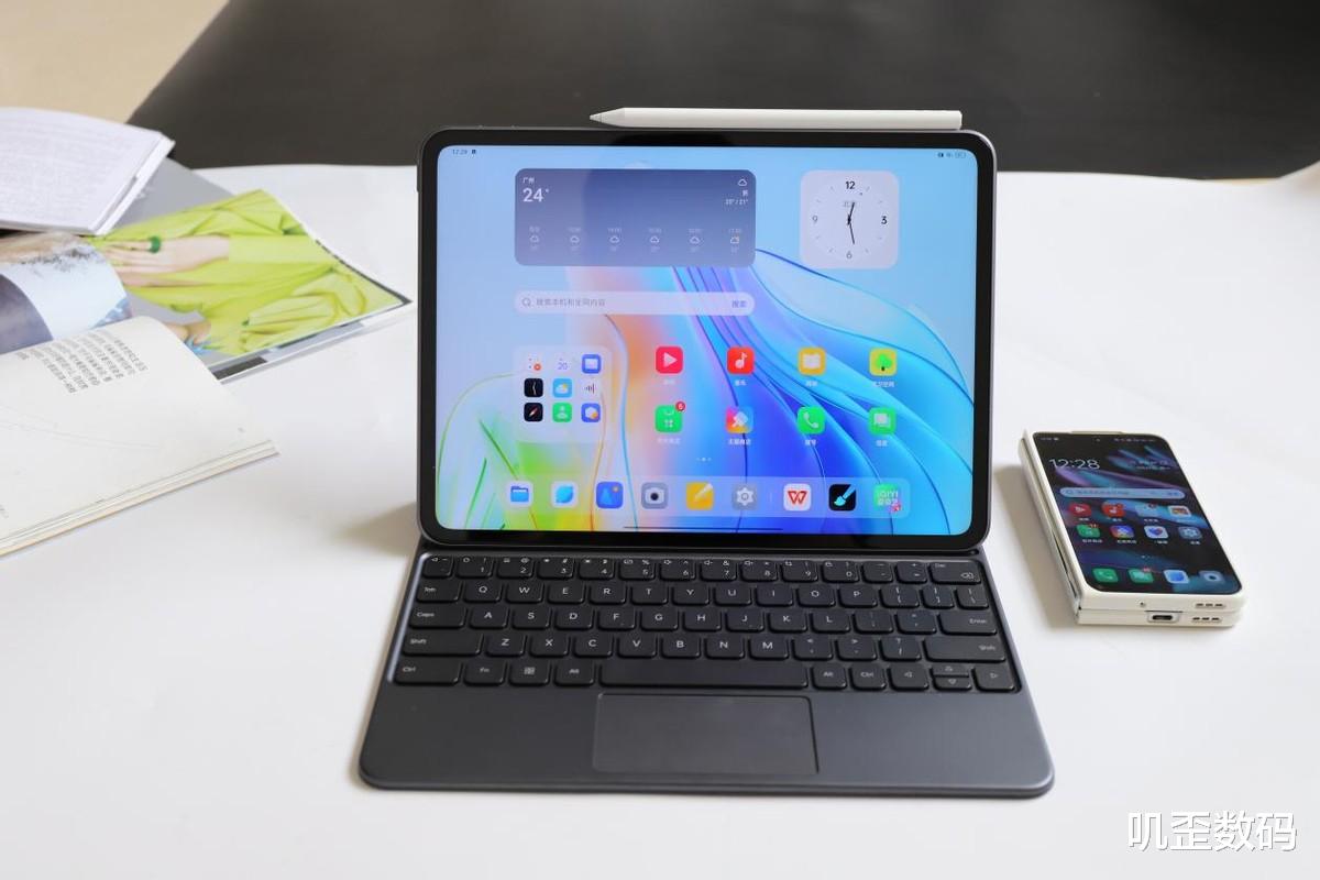 与oppo智能触控键盘组合使用,可以获得类似笔记本的体验,我个人最关注